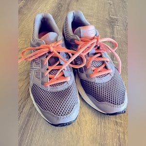 Asics Gel Contend 5 Sample in girls size 4